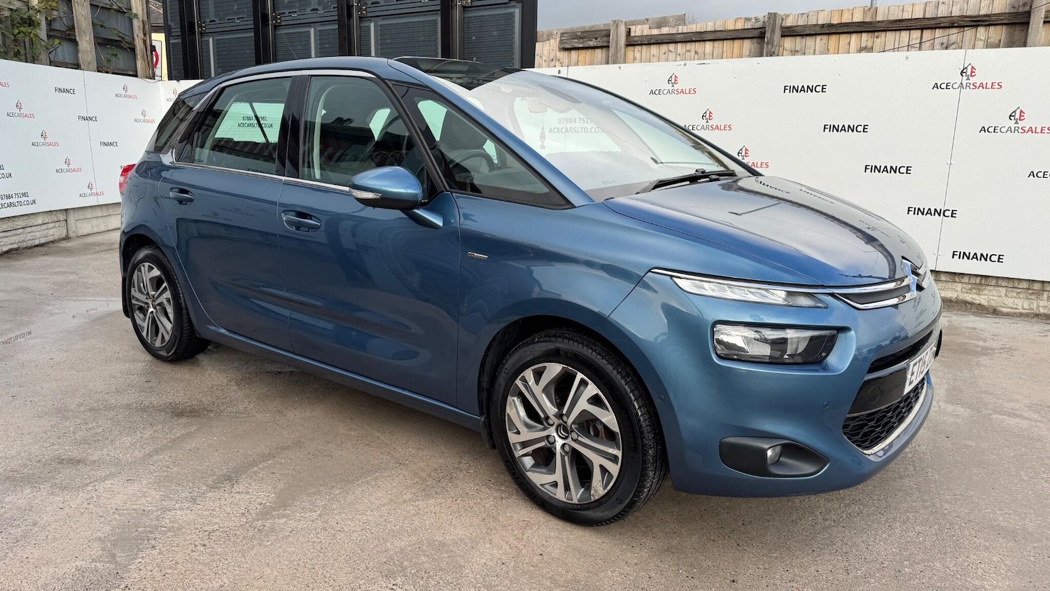 Used Citroen C4 Picasso 2015 for sale - 76801791: Photo 2