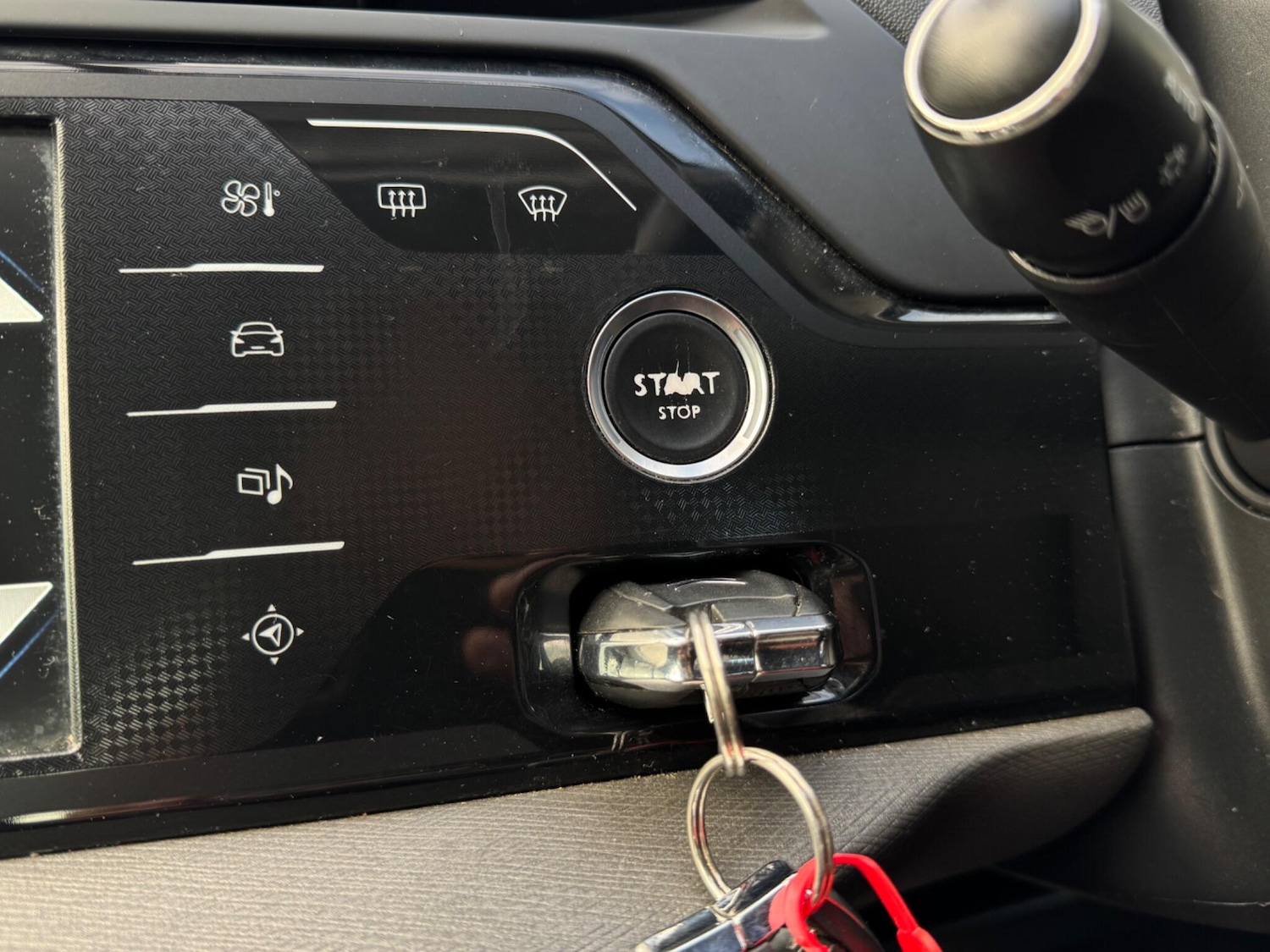 Used Citroen C4 Picasso 2015 for sale - 76801791: Photo 25