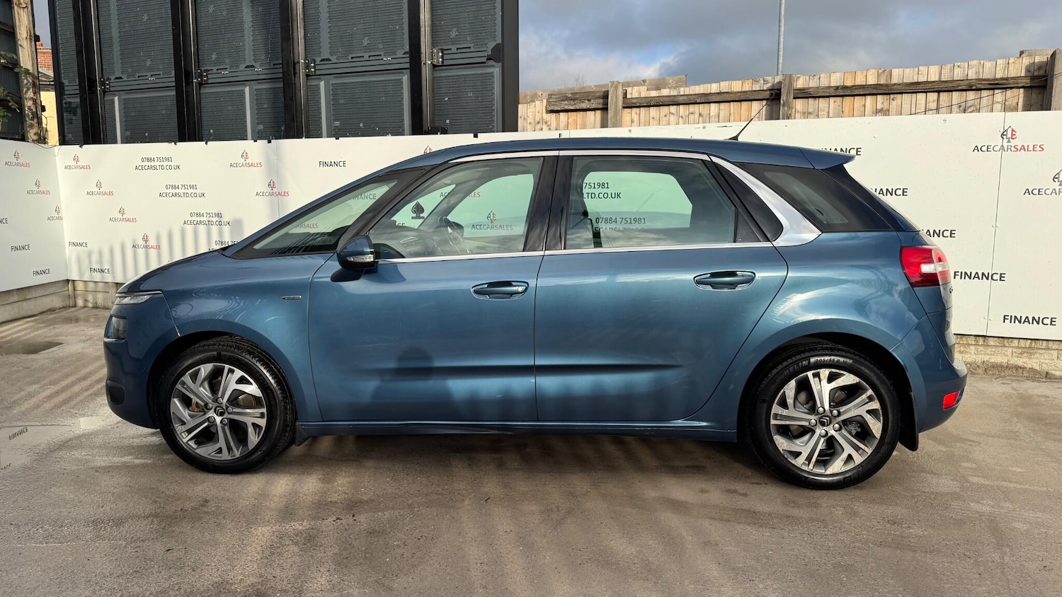 Used Citroen C4 Picasso 2015 for sale - 76801791: Photo 5