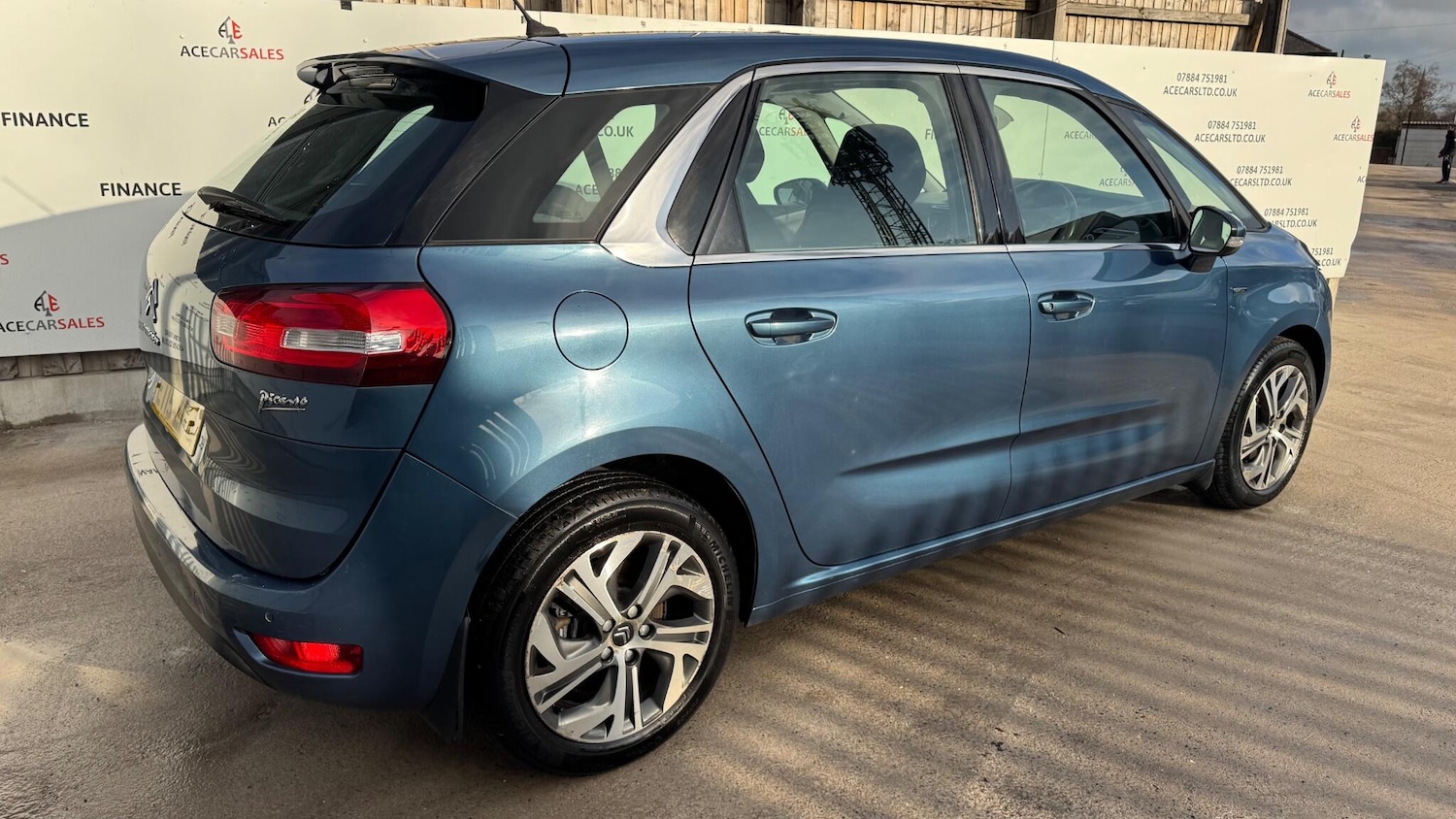 Used Citroen C4 Picasso 2015 for sale - 76801791: Photo 8