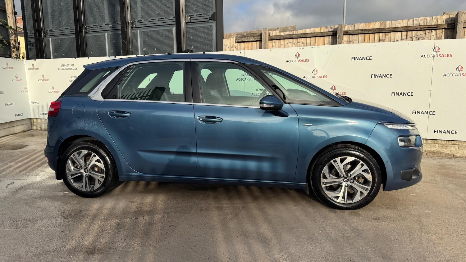 Used Citroen C4 Picasso 2015 for sale - 76801791: Photo 9