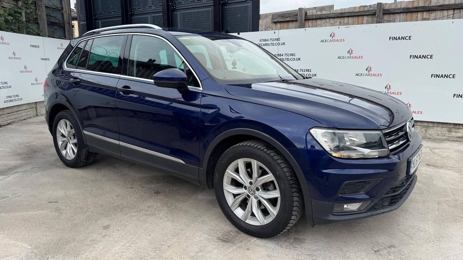 Used Volkswagen Tiguan 2017 for sale - 76988742: Photo 2