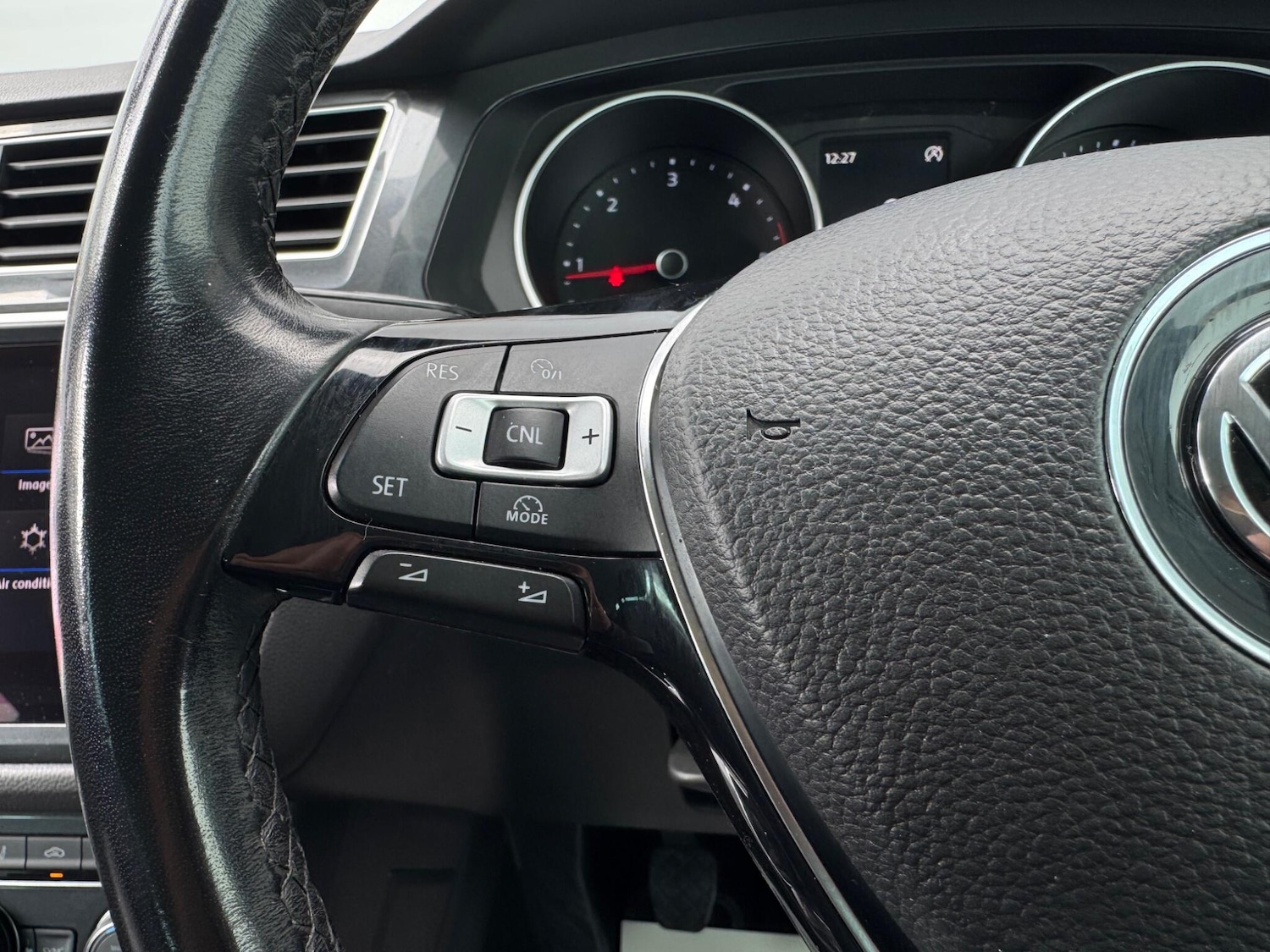 Used Volkswagen Tiguan 2017 for sale - 76988742: Photo 30