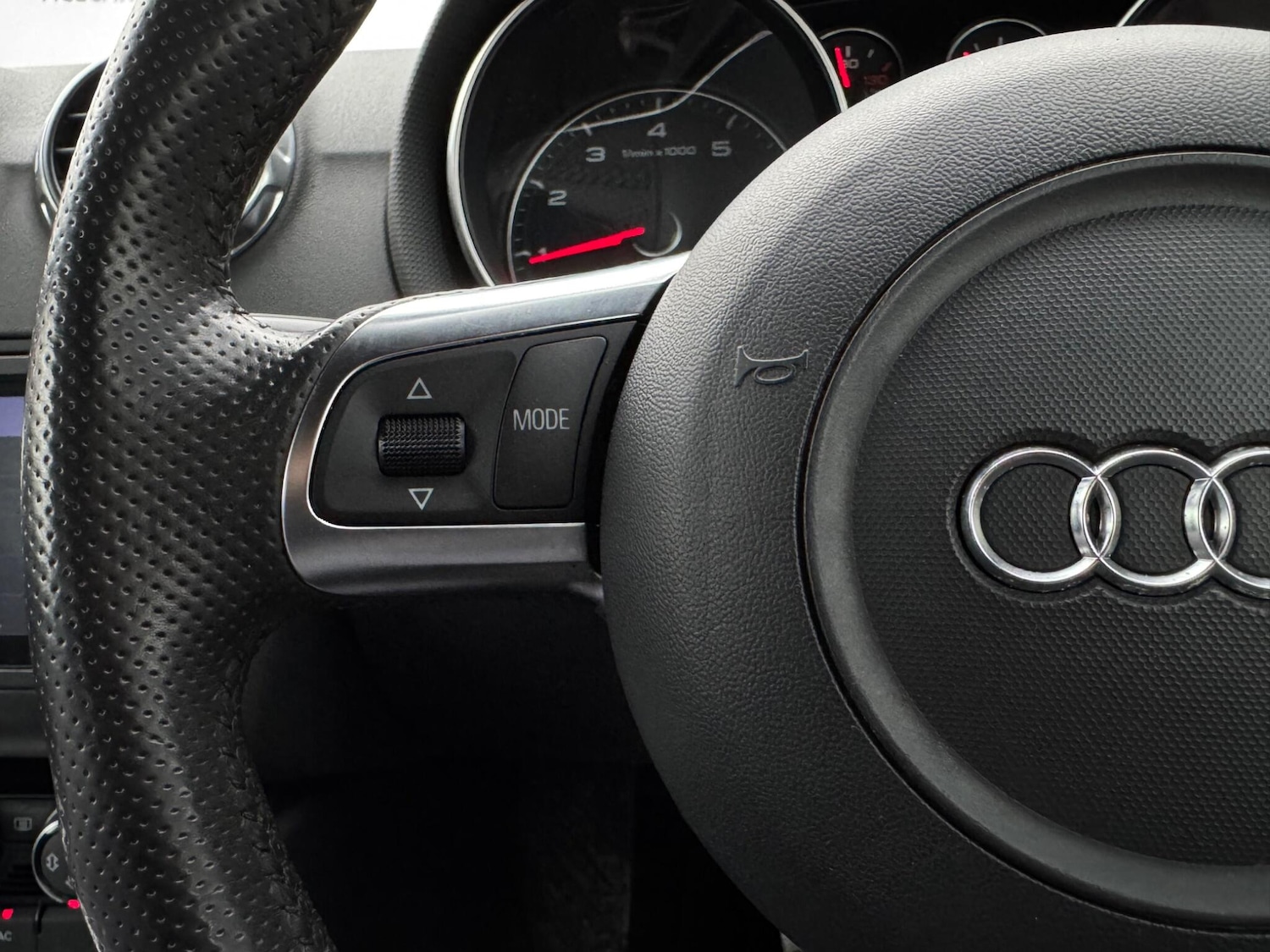 Used Audi TT 2010 for sale - 77468162: Photo 22