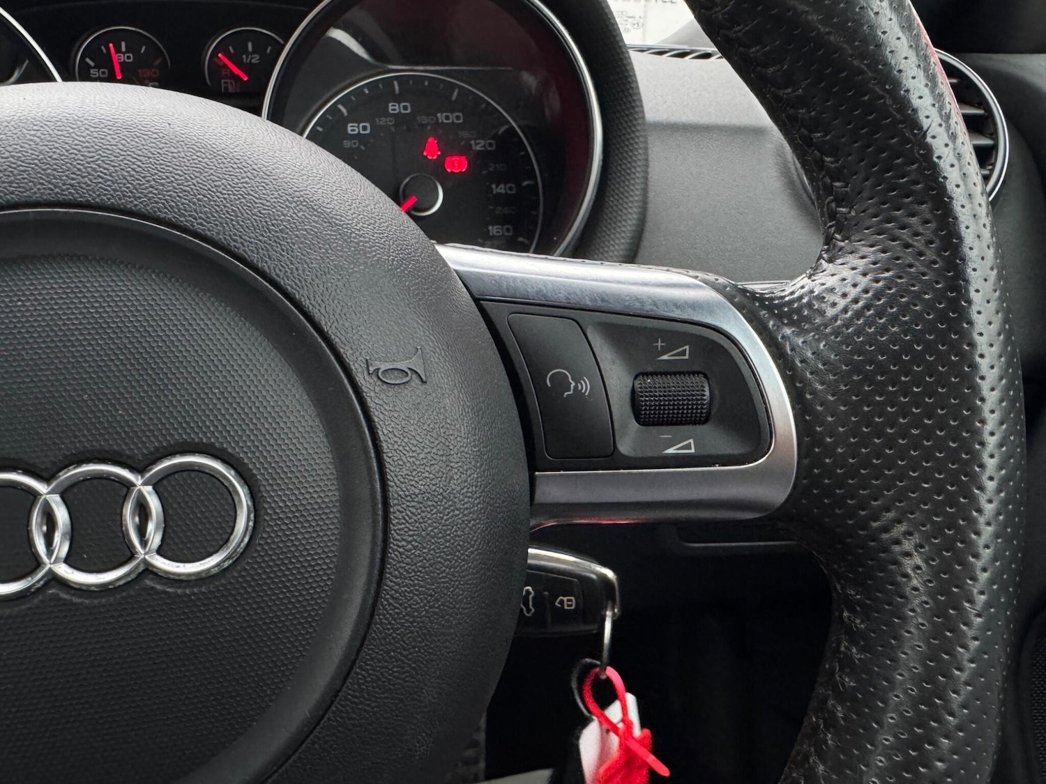 Used Audi TT 2010 for sale - 77468162: Photo 24