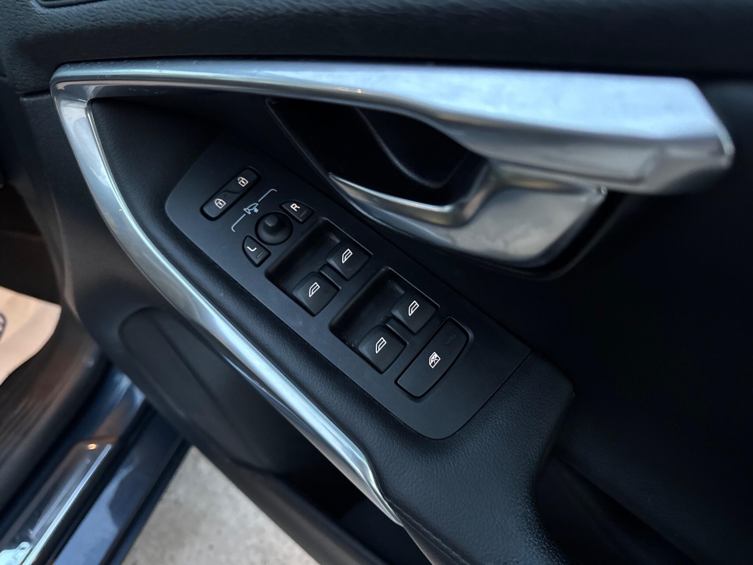 Used Volvo V40 2019 for sale - 76666577: Photo 11