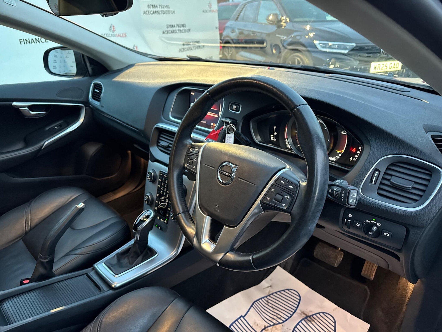 Used Volvo V40 2019 for sale - 76666577: Photo 2