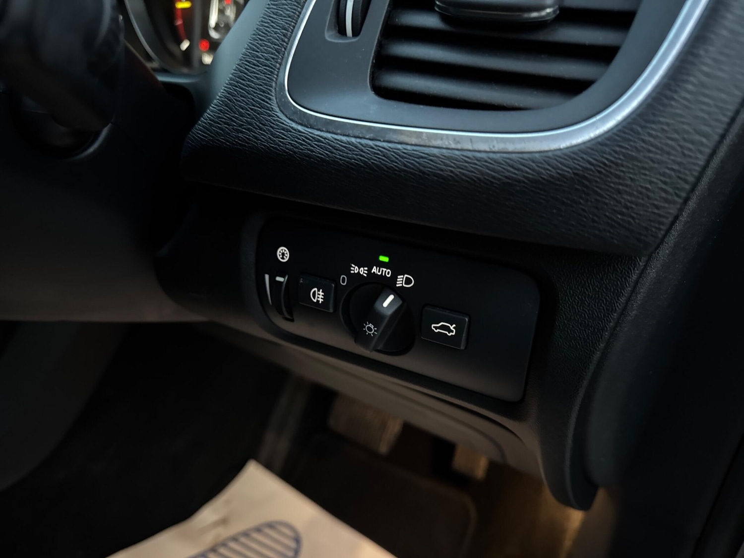 Used Volvo V40 2019 for sale - 76666577: Photo 9