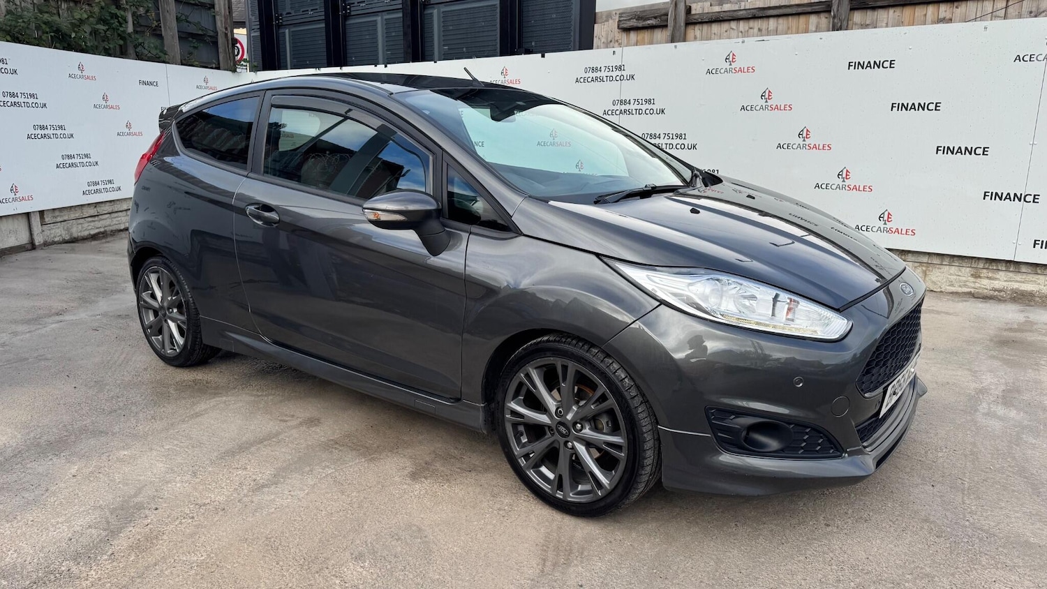 Used Ford Fiesta 2017 for sale - 76371684: Photo 2