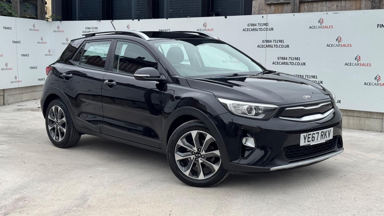 Used Kia Stonic 2017 for sale - 76284437: Photo 1