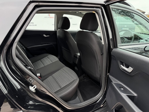 Used Kia Stonic 2017 for sale - 76284437: Photo 13