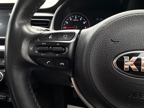 Used Kia Stonic 2017 for sale - 76284437: Photo 29