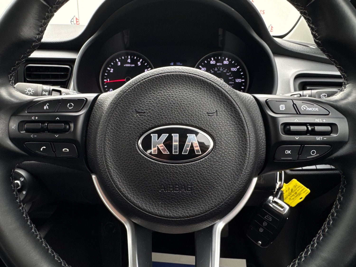 Used Kia Stonic 2017 for sale - 76284437: Photo 30