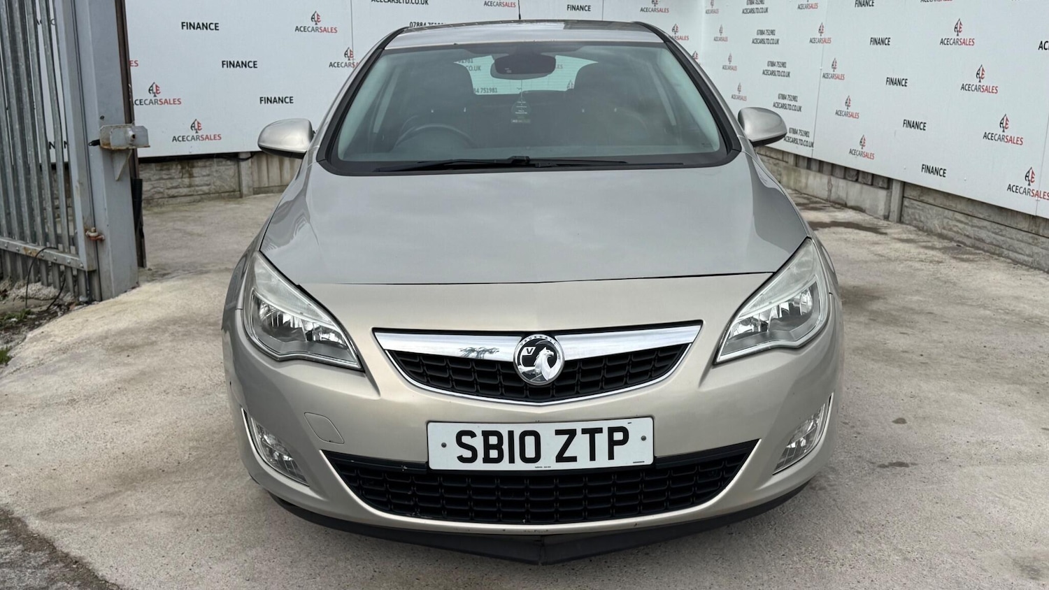 Used Vauxhall Astra 2010 for sale - 77883118: Photo 2
