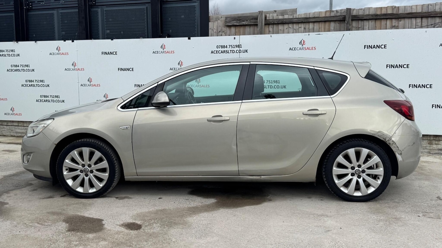 Used Vauxhall Astra 2010 for sale - 77883118: Photo 5