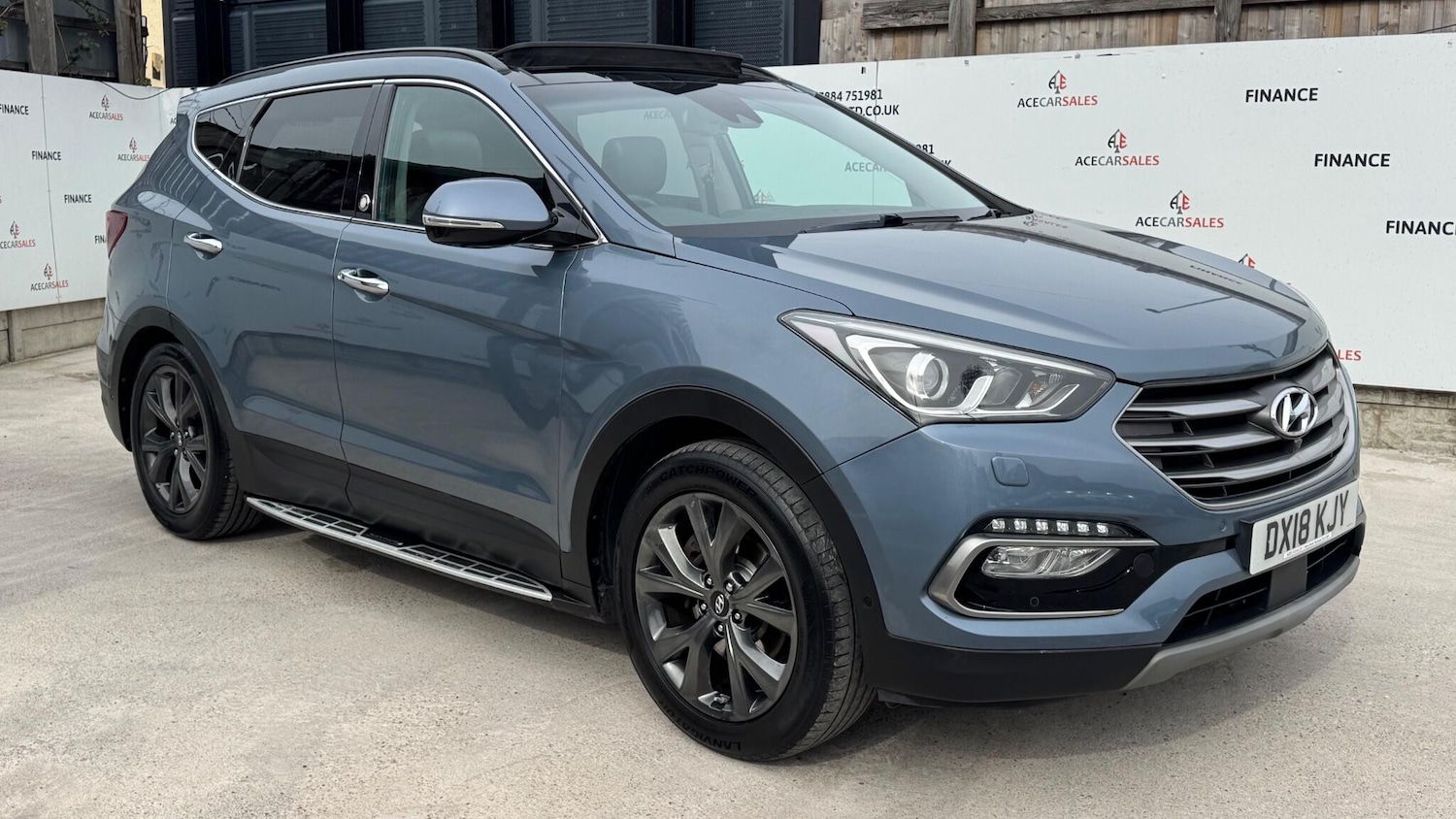 Used Hyundai Santa Fe 2018 for sale - 77993060: Photo 2