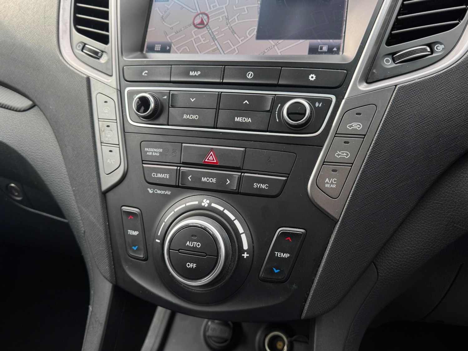 Used Hyundai Santa Fe 2018 for sale - 77993060: Photo 27