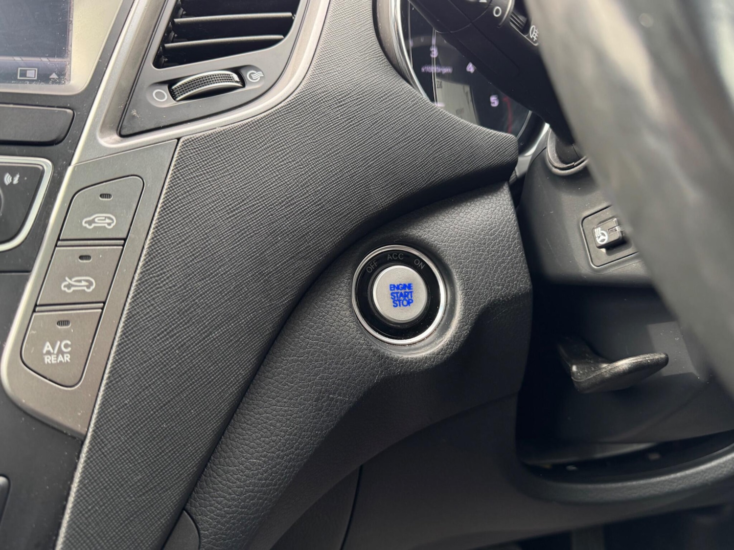 Used Hyundai Santa Fe 2018 for sale - 77993060: Photo 28