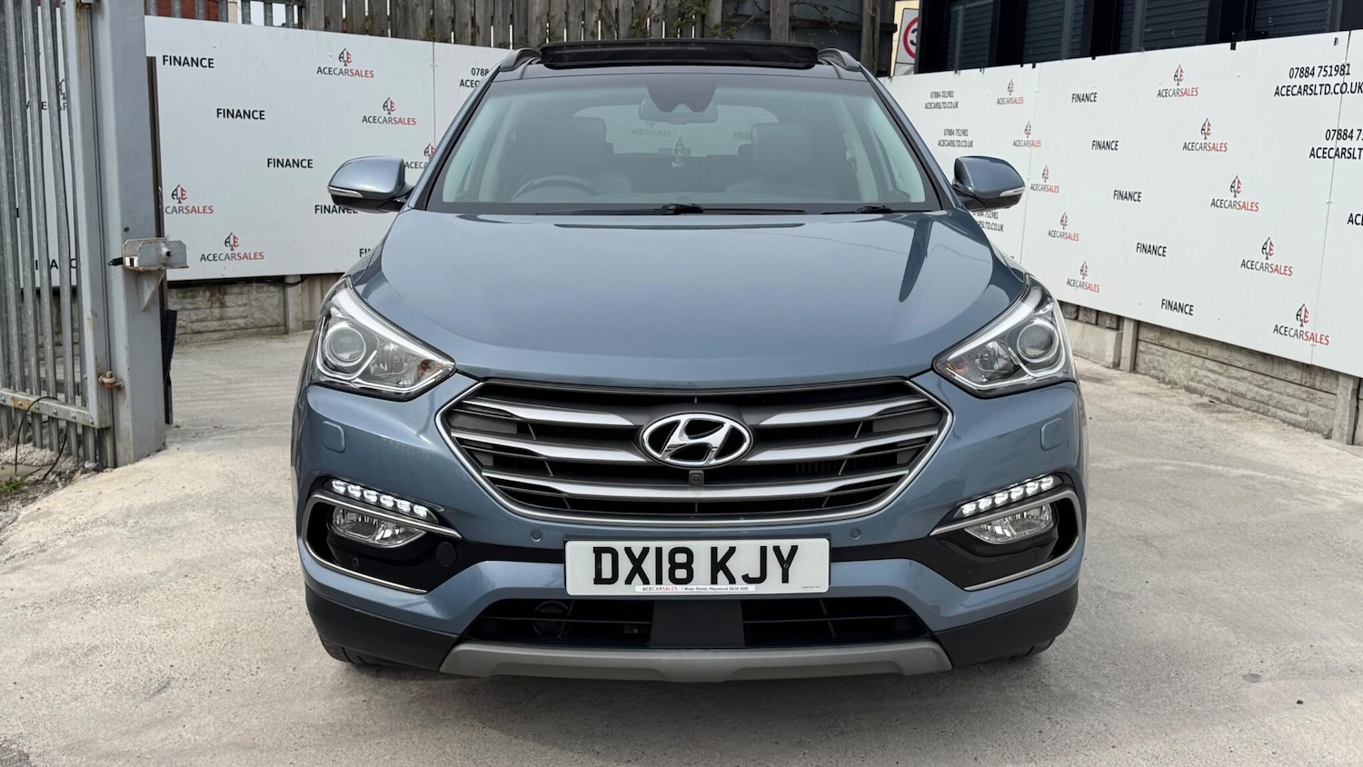 Used Hyundai Santa Fe 2018 for sale - 77993060: Photo 3