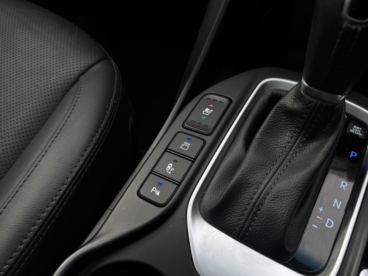 Used Hyundai Santa Fe 2018 for sale - 77993060: Photo 30