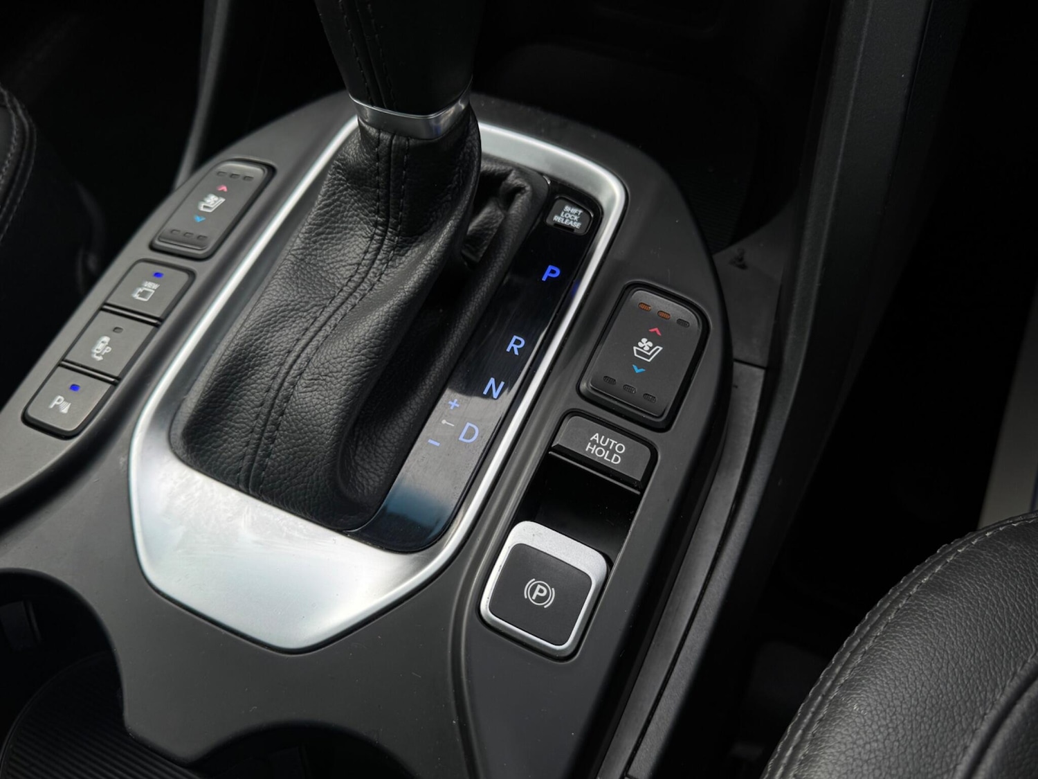 Used Hyundai Santa Fe 2018 for sale - 77993060: Photo 31