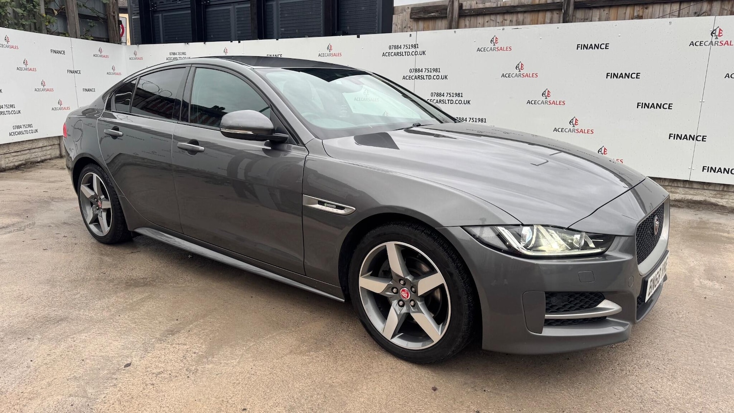 Used Jaguar XE 2018 for sale - 76990759: Photo 2