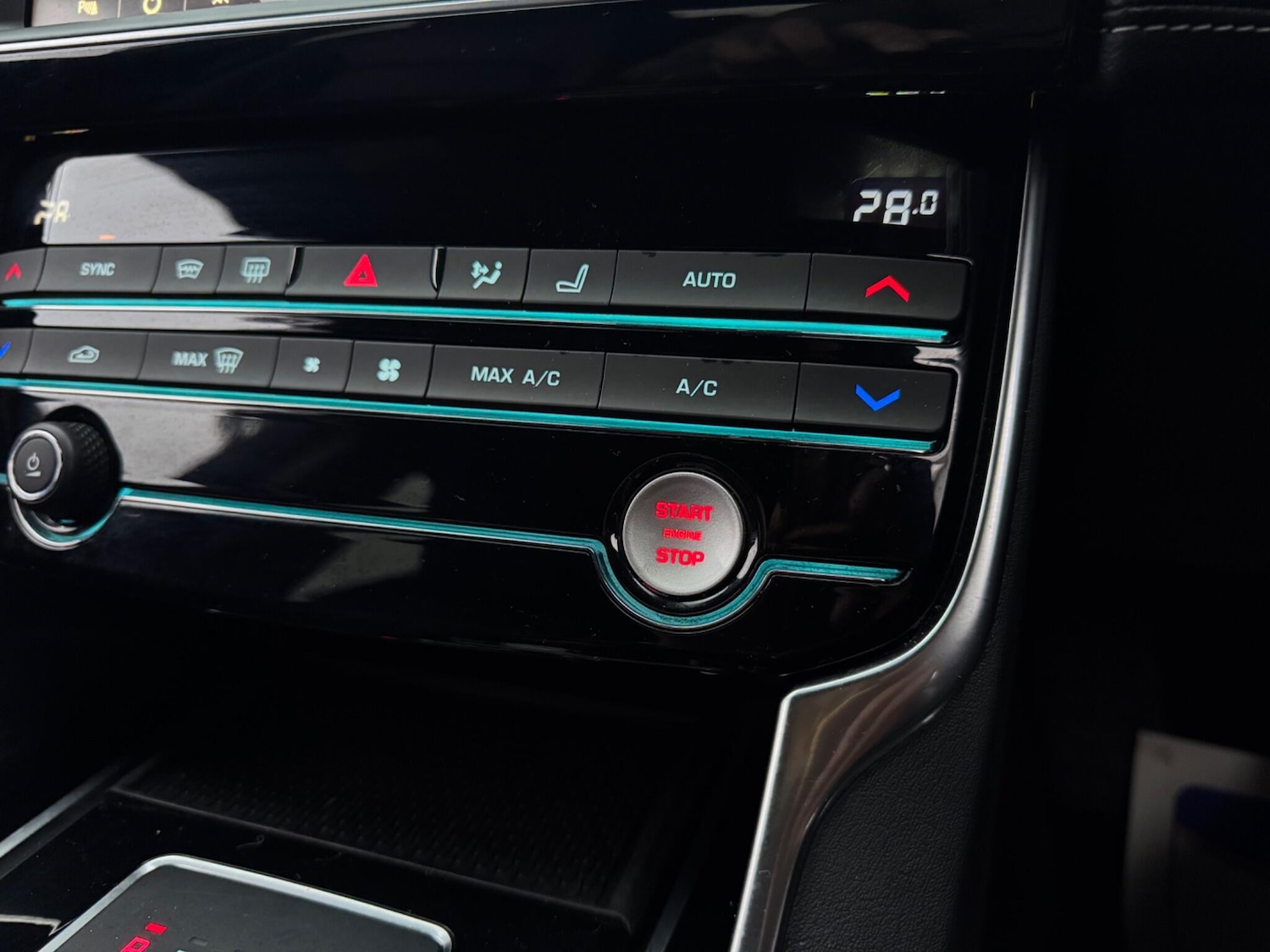 Used Jaguar XE 2018 for sale - 76990759: Photo 25