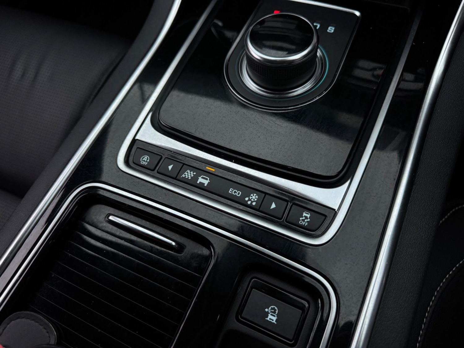 Used Jaguar XE 2018 for sale - 76990759: Photo 27