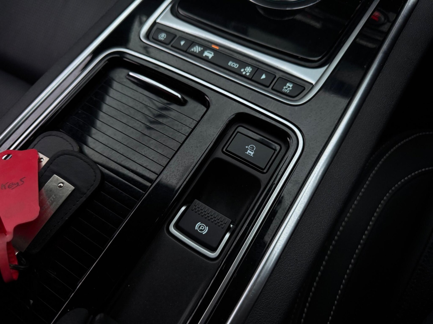 Used Jaguar XE 2018 for sale - 76990759: Photo 28