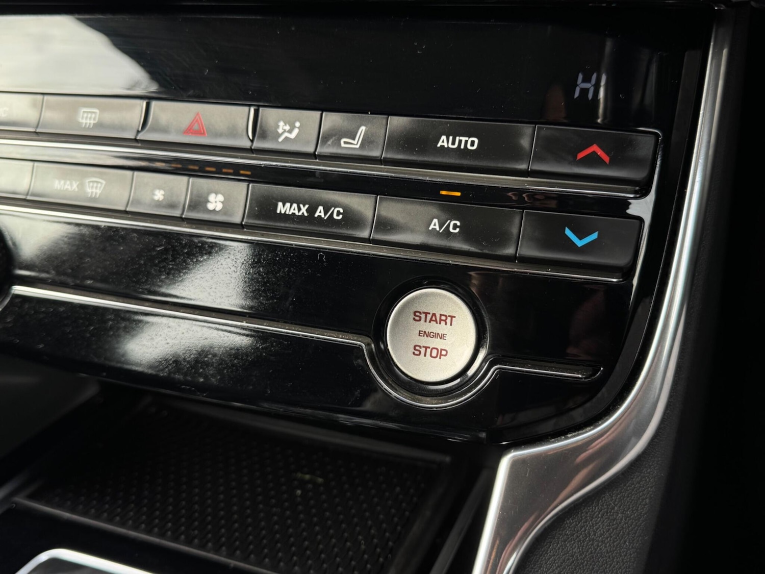 Used Jaguar XE 2018 for sale - 77455559: Photo 25