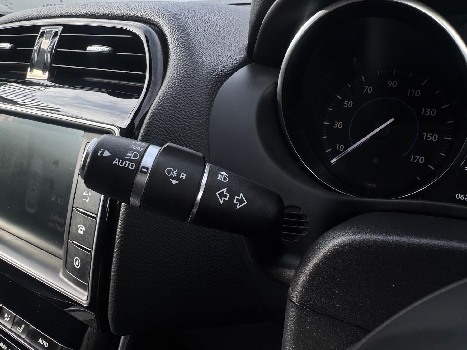 Used Jaguar XE 2018 for sale - 77455559: Photo 30