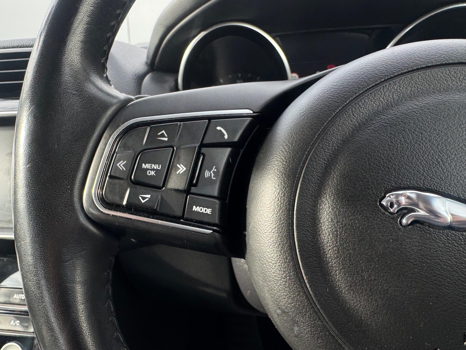 Used Jaguar XE 2018 for sale - 77455559: Photo 32