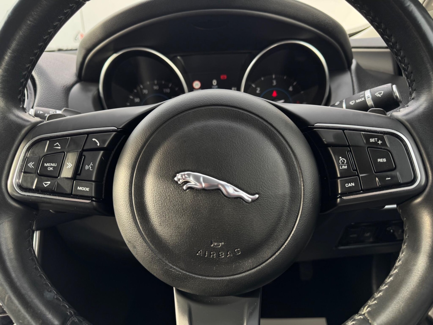 Used Jaguar XE 2018 for sale - 77455559: Photo 33