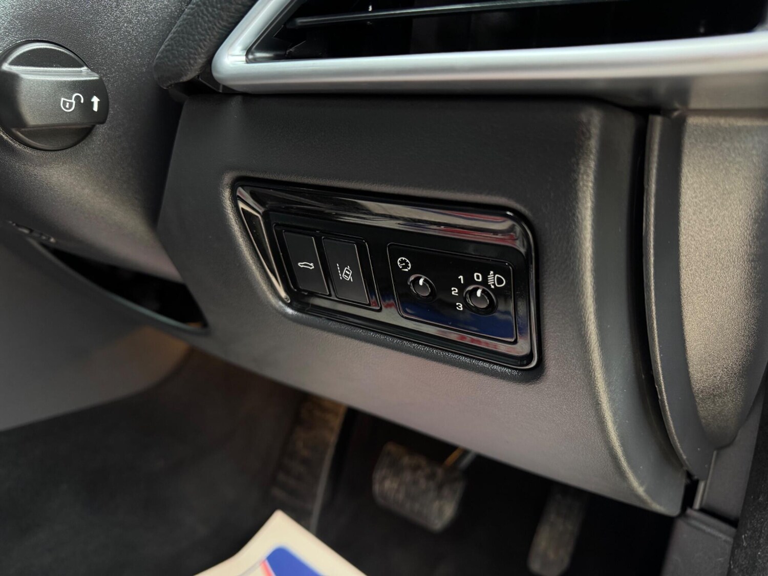 Used Jaguar XE 2018 for sale - 77455559: Photo 60