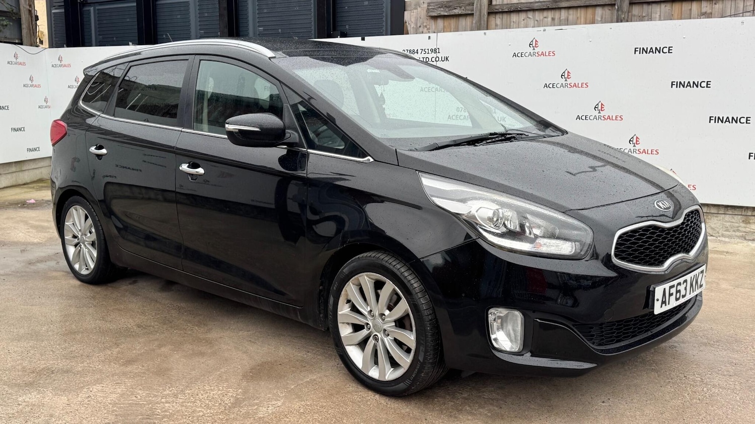 Used Kia Carens 2013 for sale - 77455997: Photo 2