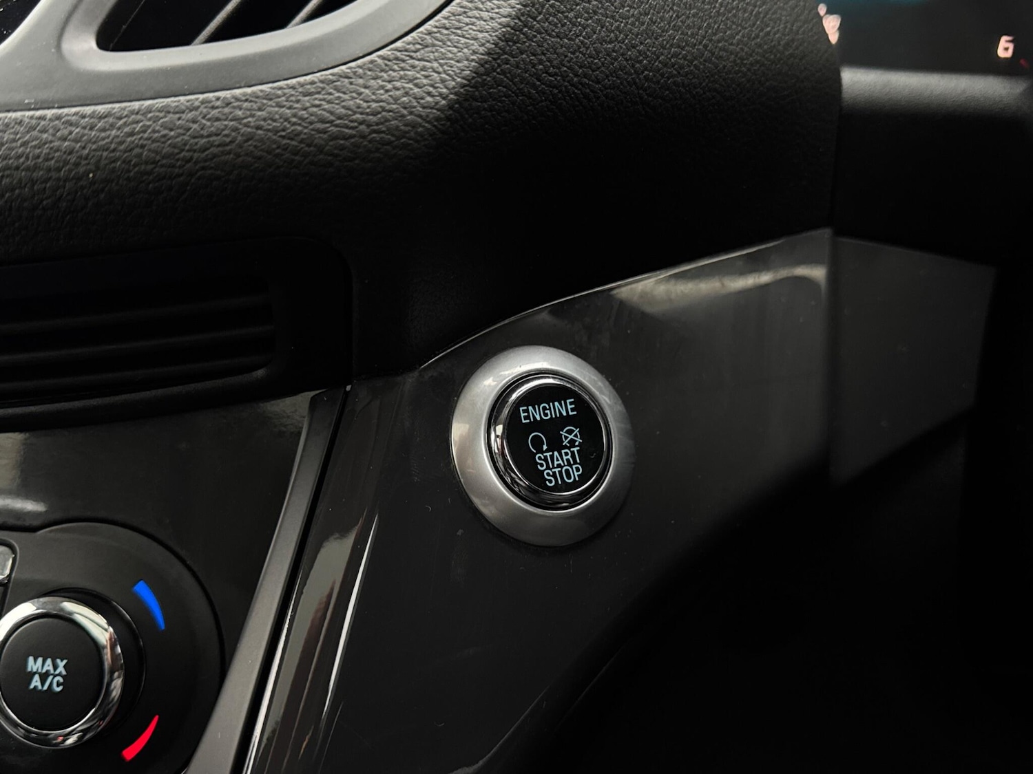 Used Ford Kuga 2015 for sale - 76976299: Photo 25