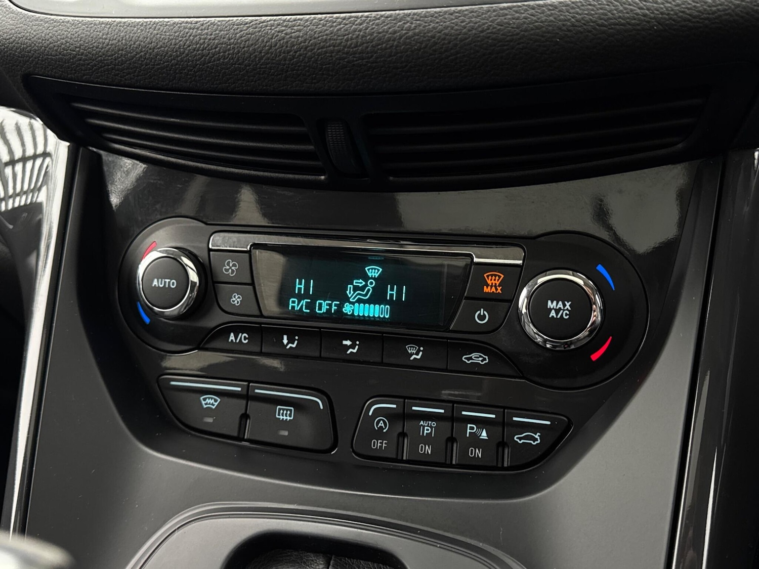 Used Ford Kuga 2015 for sale - 76976299: Photo 26