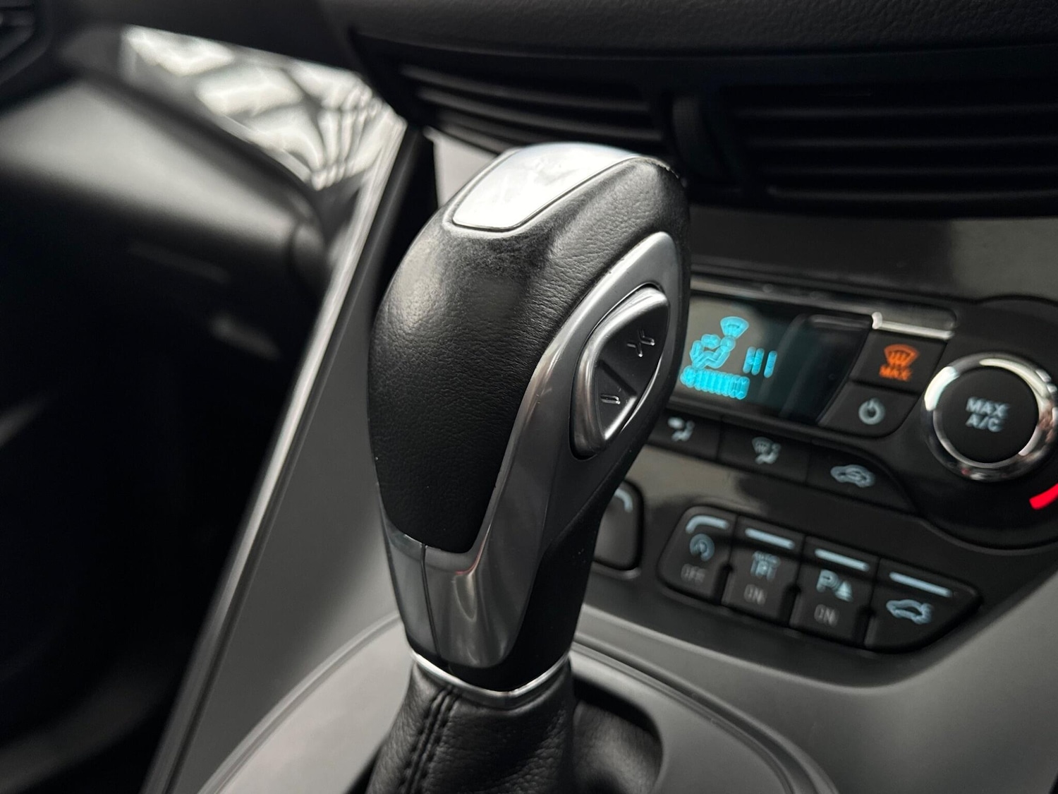 Used Ford Kuga 2015 for sale - 76976299: Photo 28