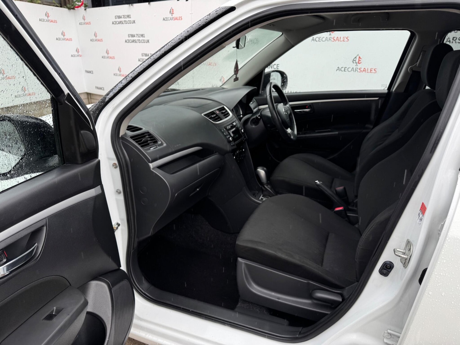 Used Suzuki Swift 2011 for sale - 76371512: Photo 17