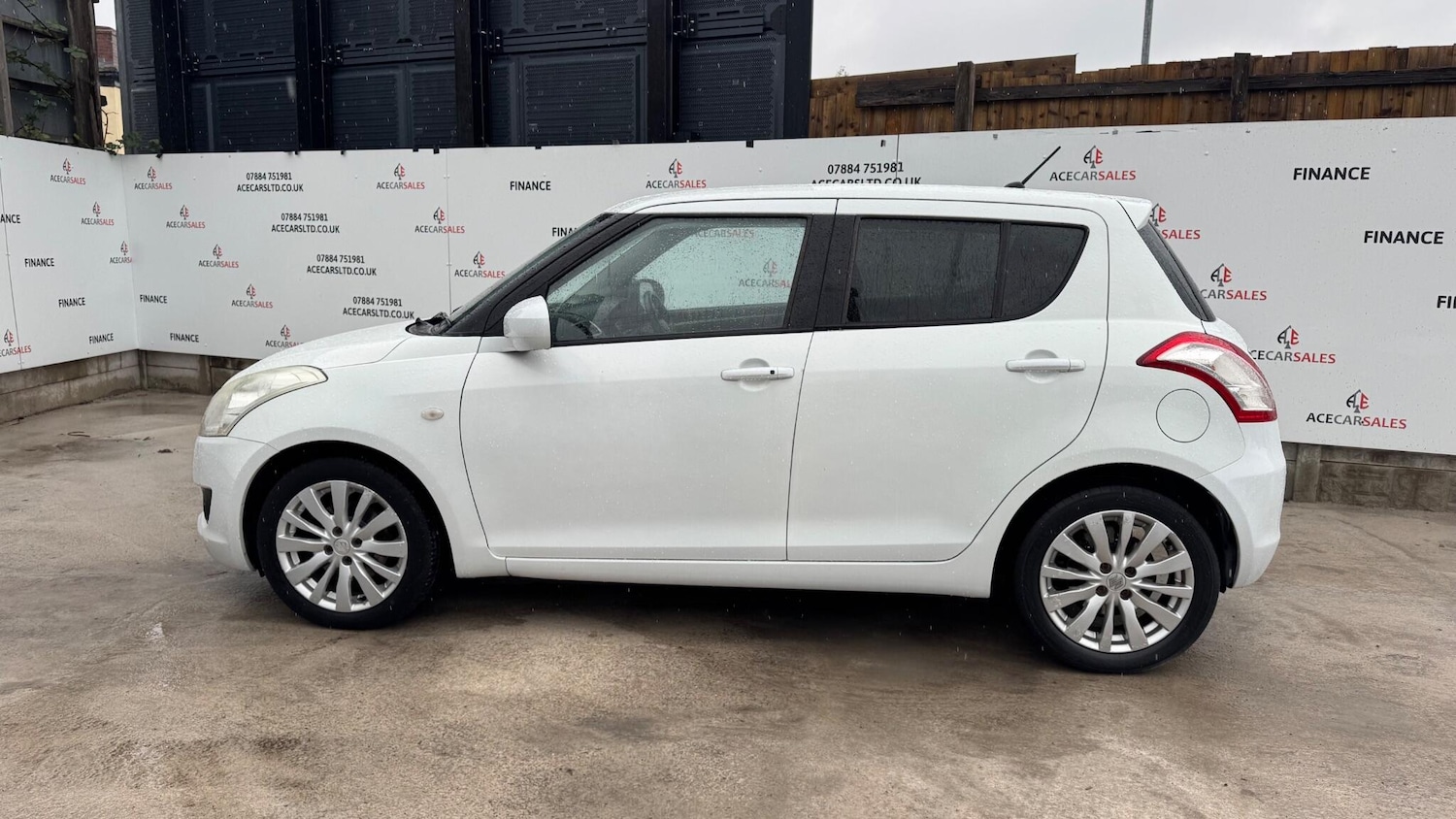 Used Suzuki Swift 2011 for sale - 76371512: Photo 5