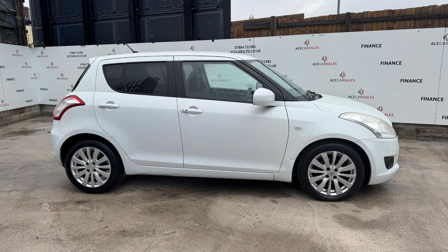 Used Suzuki Swift 2011 for sale - 76371512: Photo 9