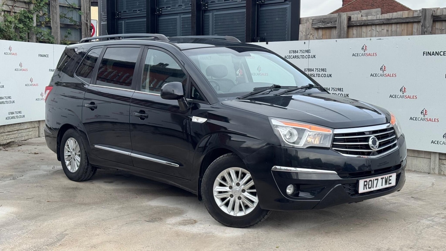 Used Ssangyong Turismo 2017 for sale - 76189906: Photo 1