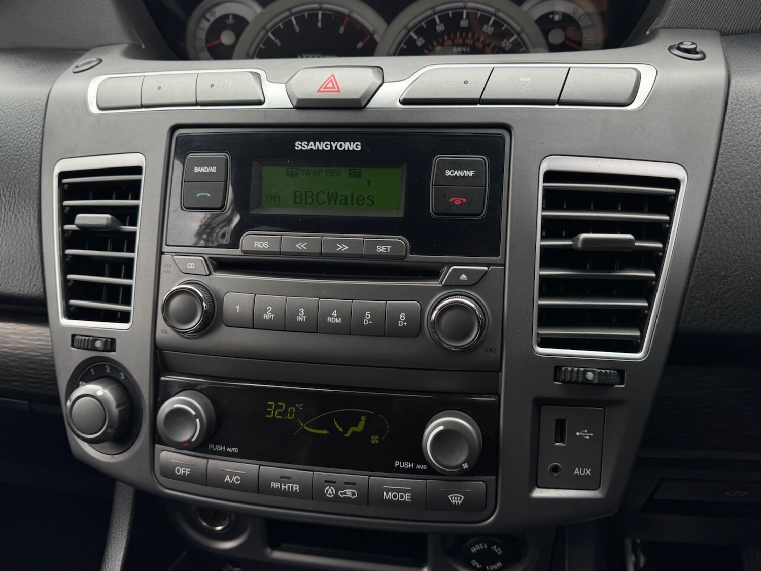 Used Ssangyong Turismo 2017 for sale - 76189906: Photo 25