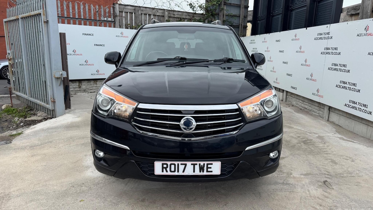 Used Ssangyong Turismo 2017 for sale - 76189906: Photo 3