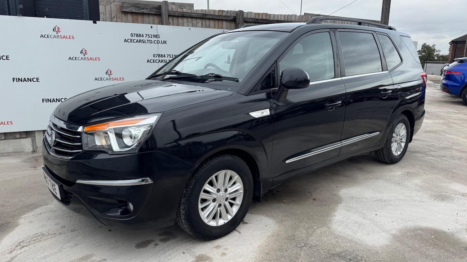Used Ssangyong Turismo 2017 for sale - 76189906: Photo 4