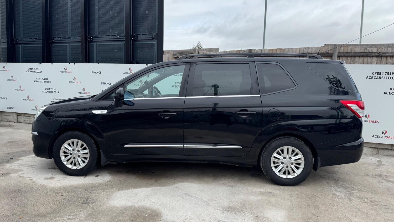 Used Ssangyong Turismo 2017 for sale - 76189906: Photo 5
