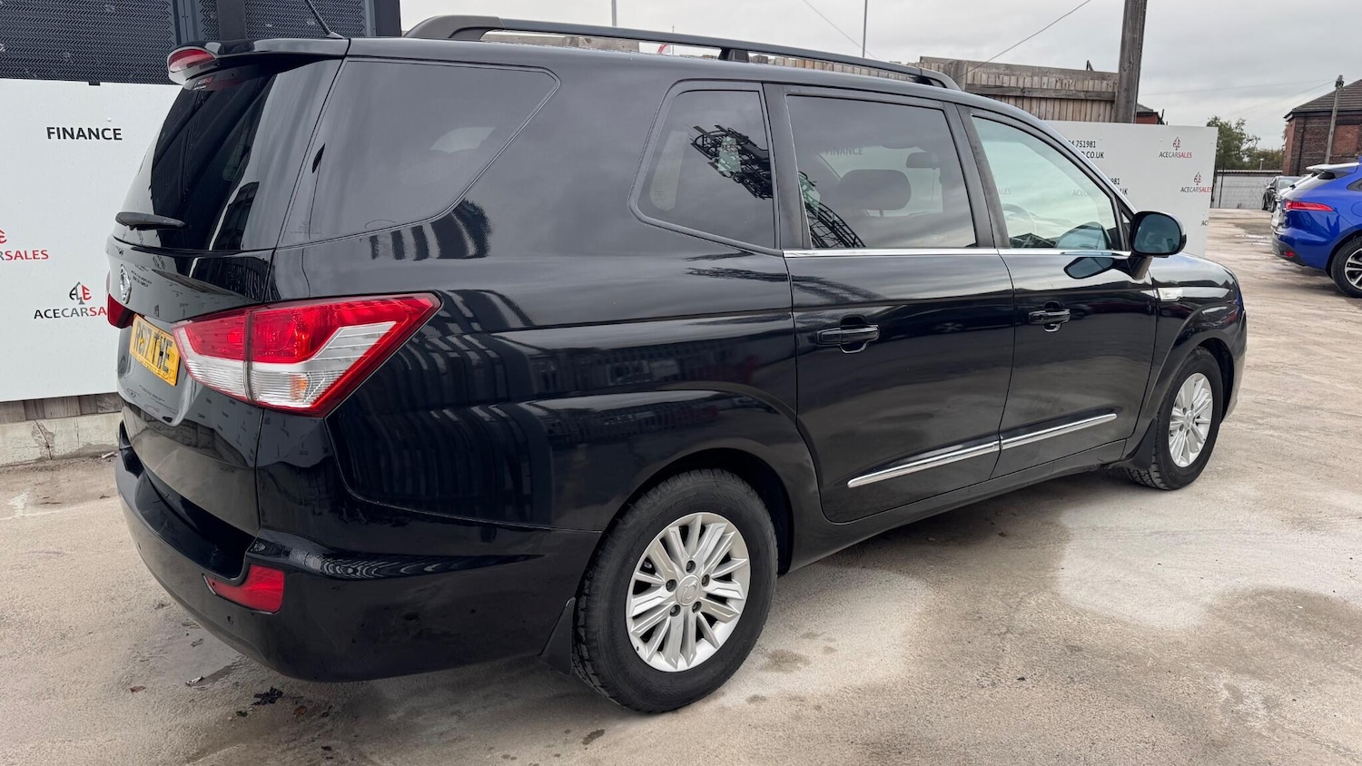 Used Ssangyong Turismo 2017 for sale - 76189906: Photo 8