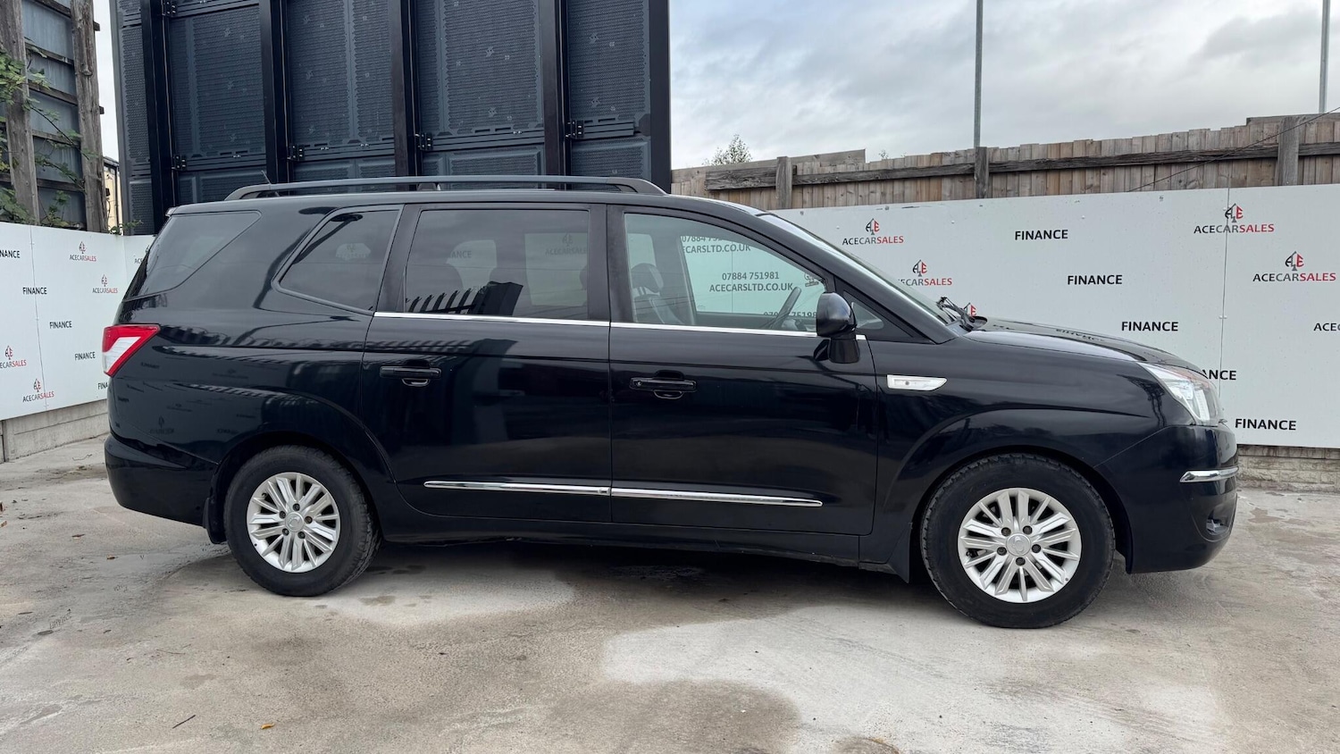 Used Ssangyong Turismo 2017 for sale - 76189906: Photo 9