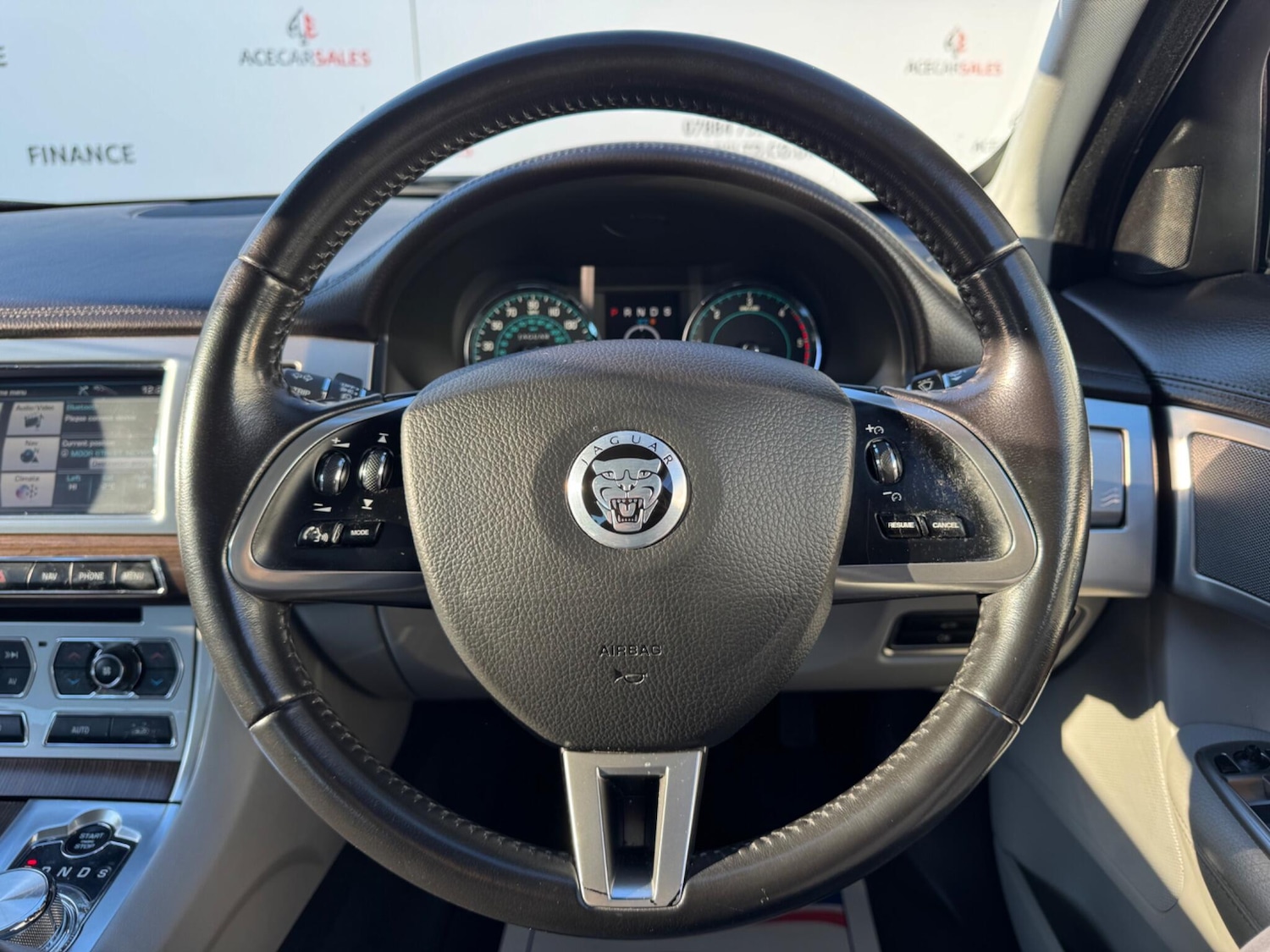 Used Jaguar XF 2012 for sale - 77109842: Photo 28