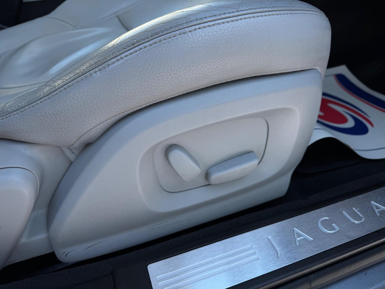 Used Jaguar XF 2012 for sale - 77109842: Photo 53